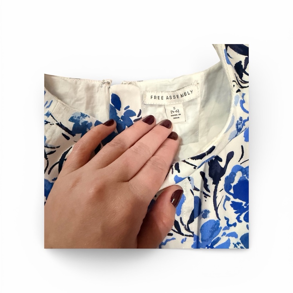 Fit & Flare Square Neck Sleeveless Blue & White Floral Midi Dress with Pockets - Picture 5 of 5